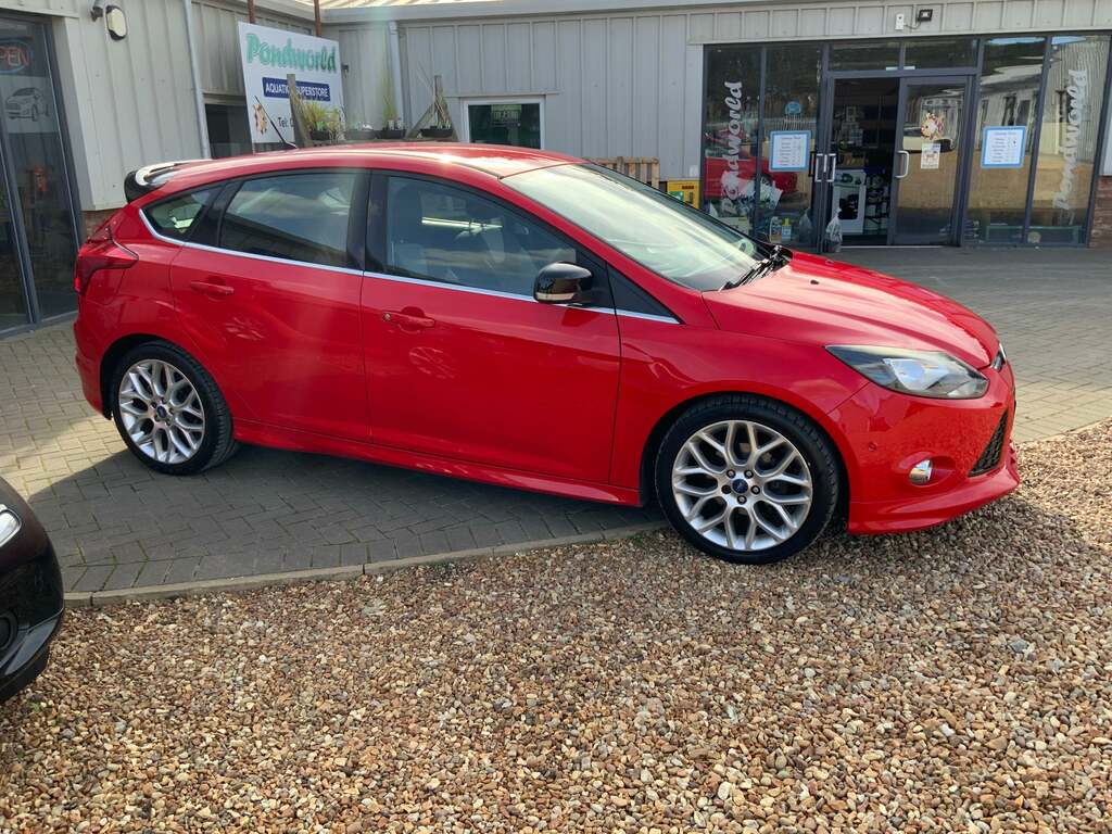 Ford Focus Hatchback 1.6 Tdci Zetec Euro 5 Ss 201212 Black #1