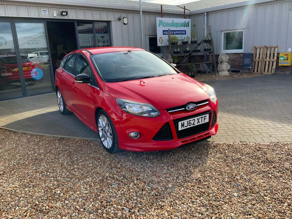 Ford Focus Hatchback 1.6 Tdci Zetec Euro 5 Ss 201212 Black #2