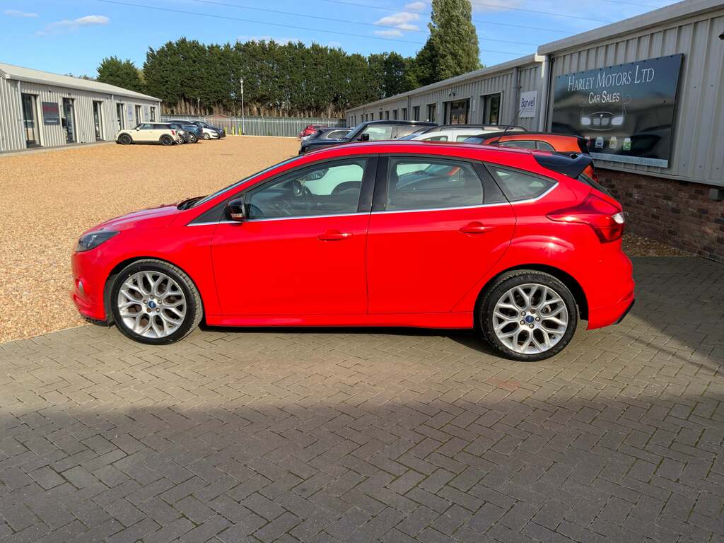 Ford Focus Hatchback 1.6 Tdci Zetec Euro 5 Ss 201212 Black #7