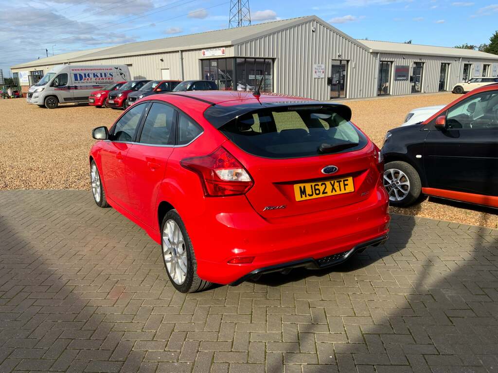 Ford Focus Hatchback 1.6 Tdci Zetec Euro 5 Ss 201212 Black #8