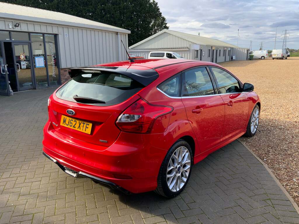 Ford Focus Hatchback 1.6 Tdci Zetec Euro 5 Ss 201212 Black #5