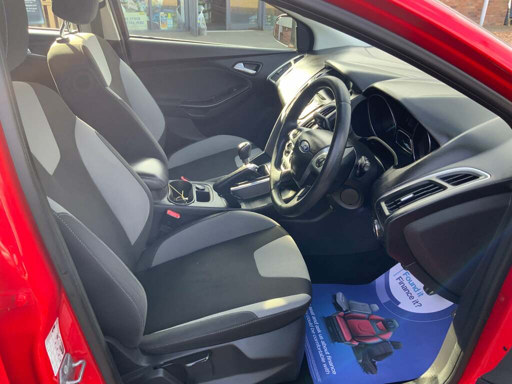 Ford Focus Hatchback 1.6 Tdci Zetec Euro 5 Ss 201212 Black #9