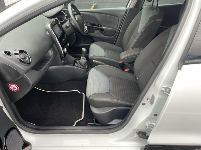 Renault Clio Hatchback 1.2 16V Expression Euro 5 201313 Black #30