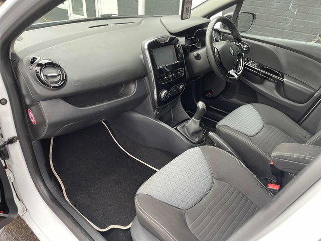 Renault Clio Hatchback 1.2 16V Expression Euro 5 201313 Black #29