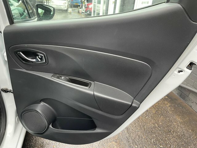 Renault Clio Hatchback 1.2 16V Expression Euro 5 201313 Black #35