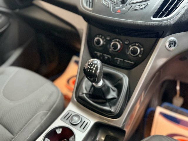 Ford Kuga 2015 15 Titanium #14