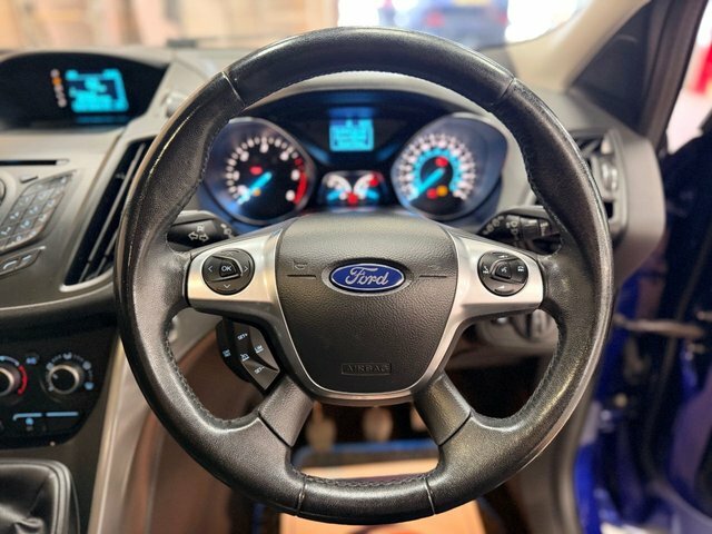 Ford Kuga 2015 15 Titanium #11