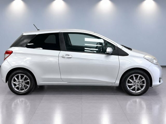 Toyota Yaris 1.0 Vvt-i Edition Hatchback Euro Silver #3