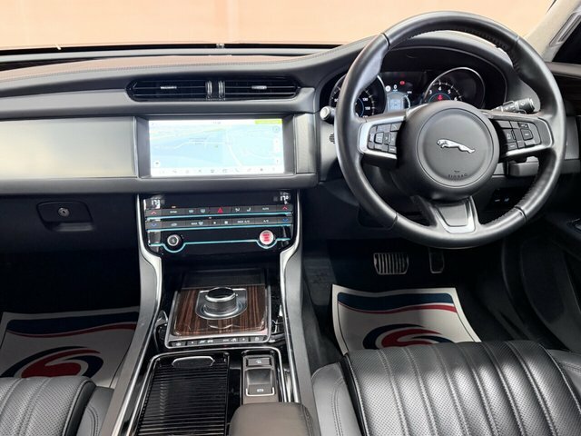 Jaguar XF 2L Chequered Flag White #19