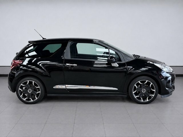 DS DS 3 1.6 Bluehdi Elegance Hatchback E Black #2