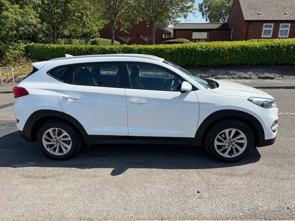 Hyundai Tucson 1.7L Se White #2