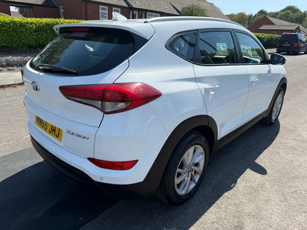Hyundai Tucson 1.7L Se White #3