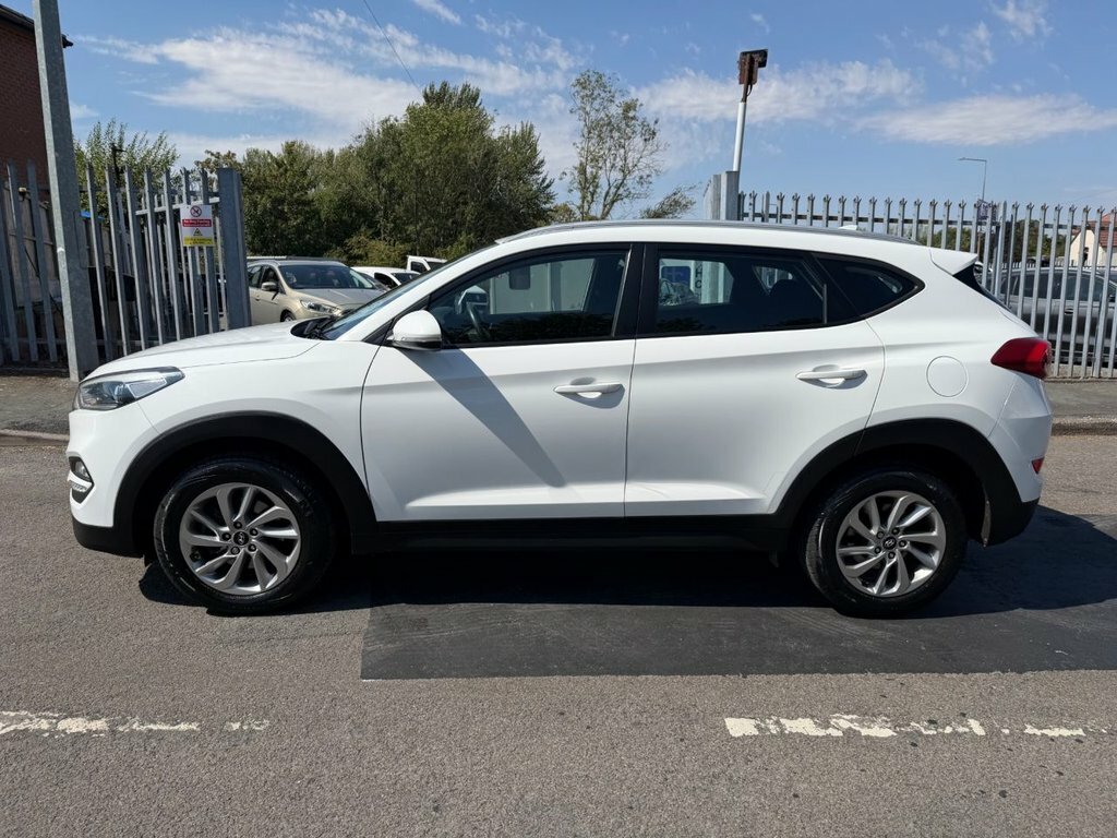 Hyundai Tucson 1.7L Se White #5