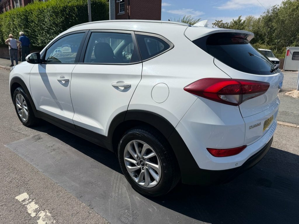 Hyundai Tucson 1.7L Se White #4