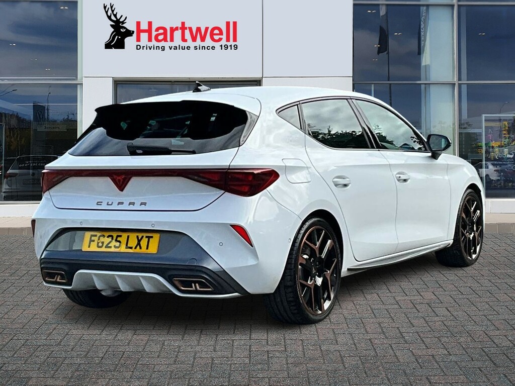 Cupra Leon 1.5 Ehybrid 25.8Kwh Vz3 Hatchback Plug- White #3