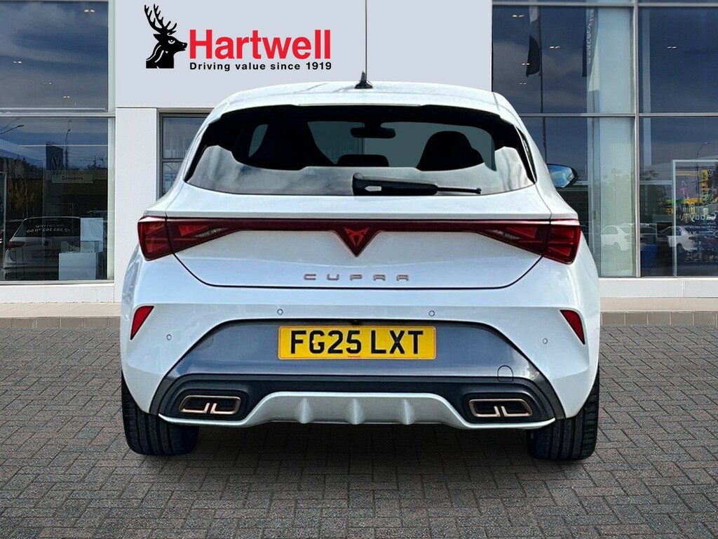 Cupra Leon 1.5 Ehybrid 25.8Kwh Vz3 Hatchback Plug- White #4