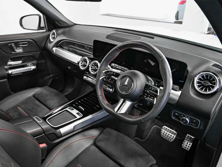 Mercedes-Benz GLB Class Glb 200 Amg Line Premium Plus 7G-tronic White #2