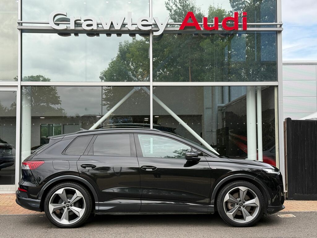 Audi Q4 E Tron Black Edition YD73GFL Black #2