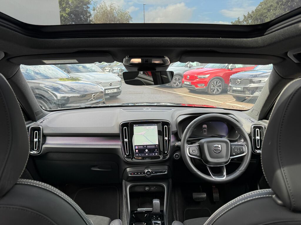 Volvo XC40 Ultimate Black #2