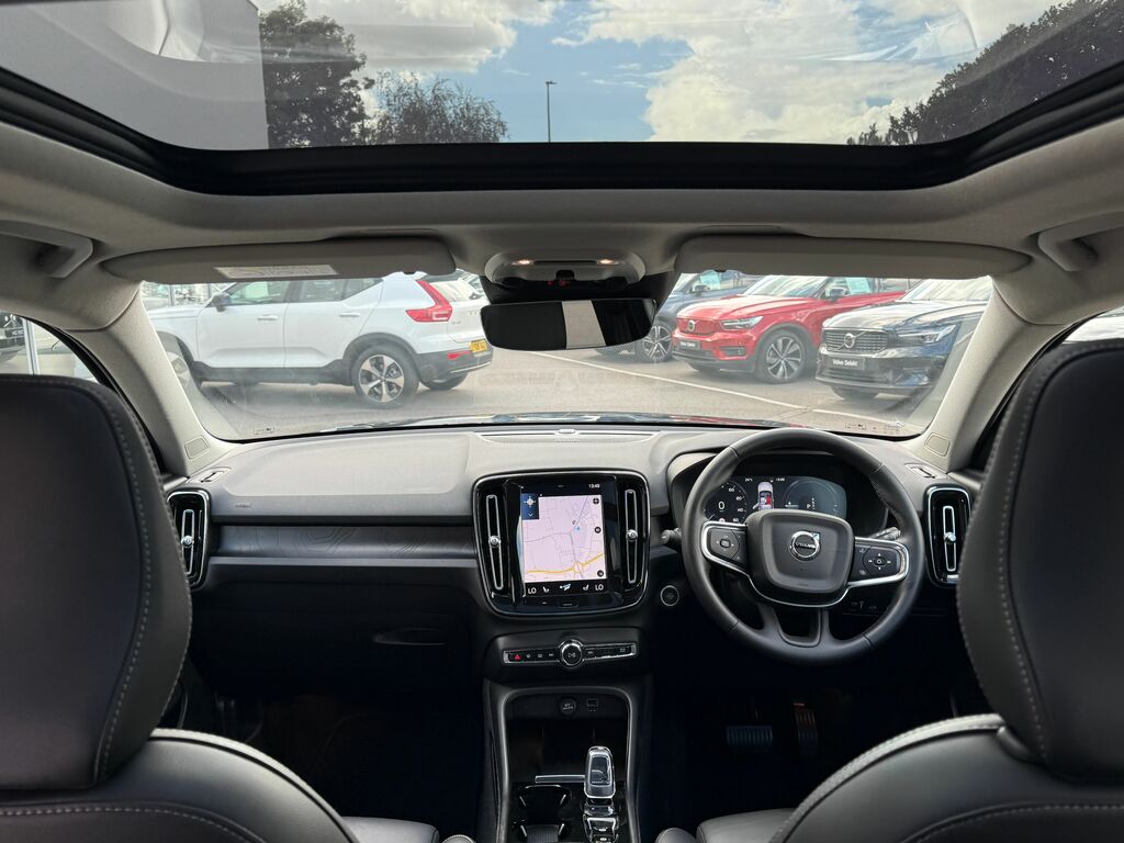 Volvo XC40 Ultimate Black #2