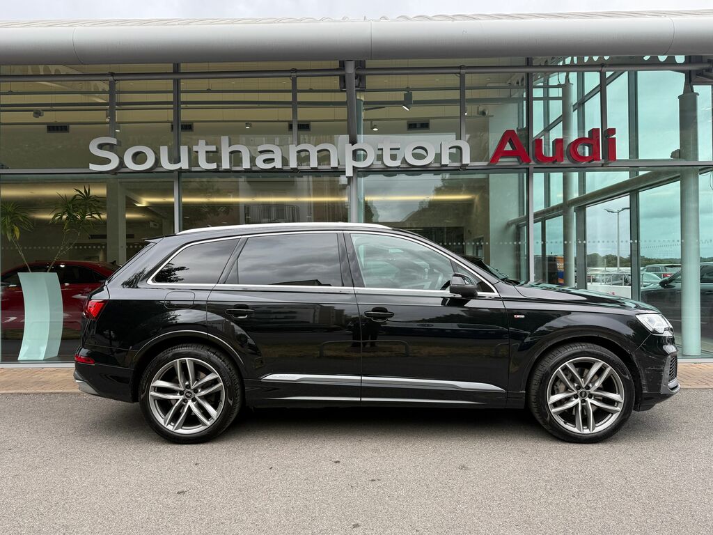 Audi Q7 S Line Black #2