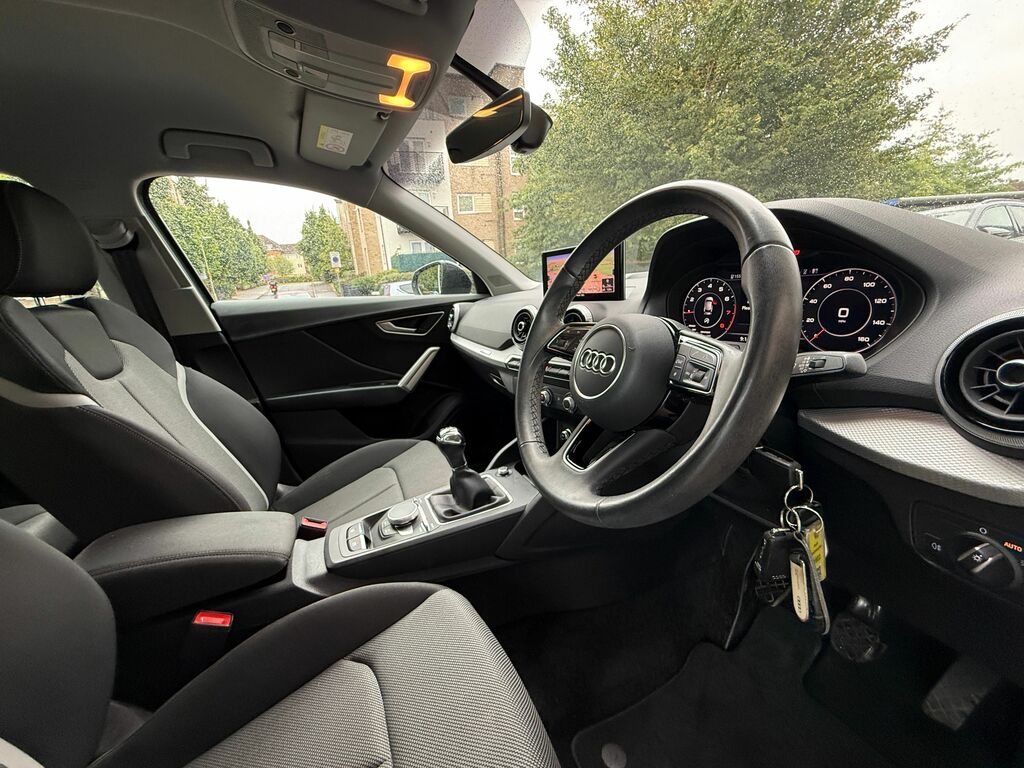 Audi Q2 Sport Black #6