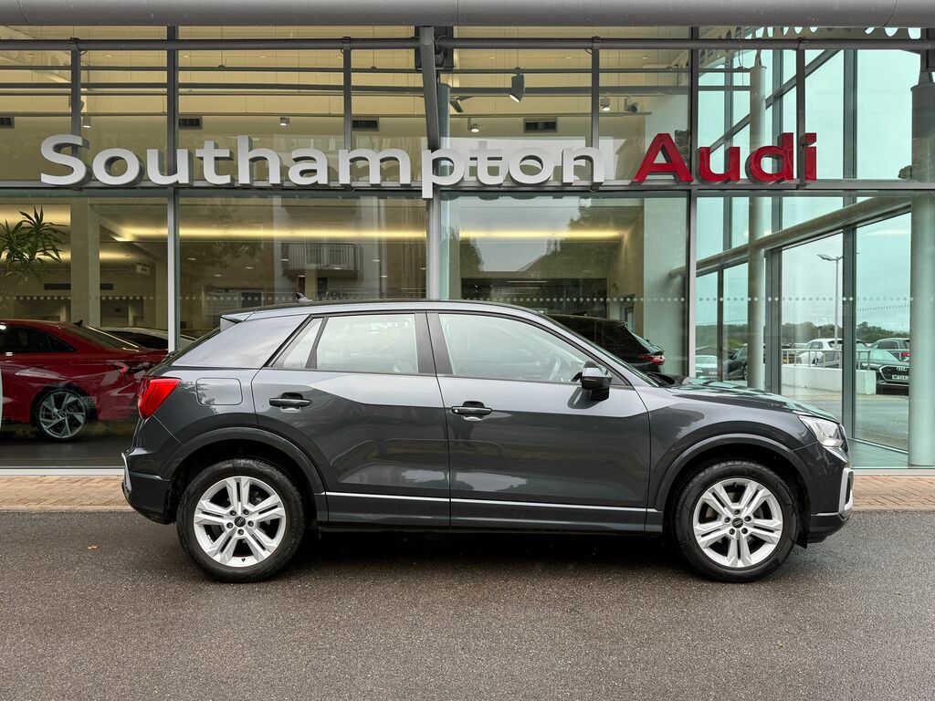 Audi Q2 Sport Black #4