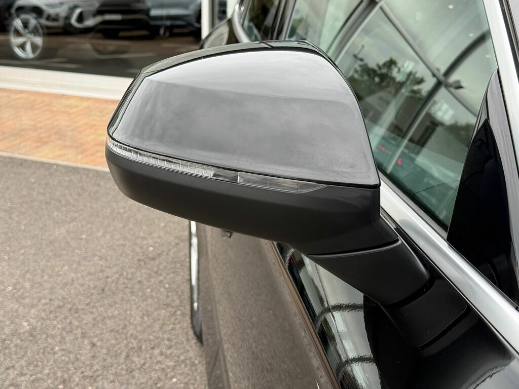 Audi Q5 Sport Black #3