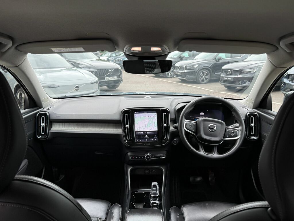 Volvo XC40 Plus Black #3