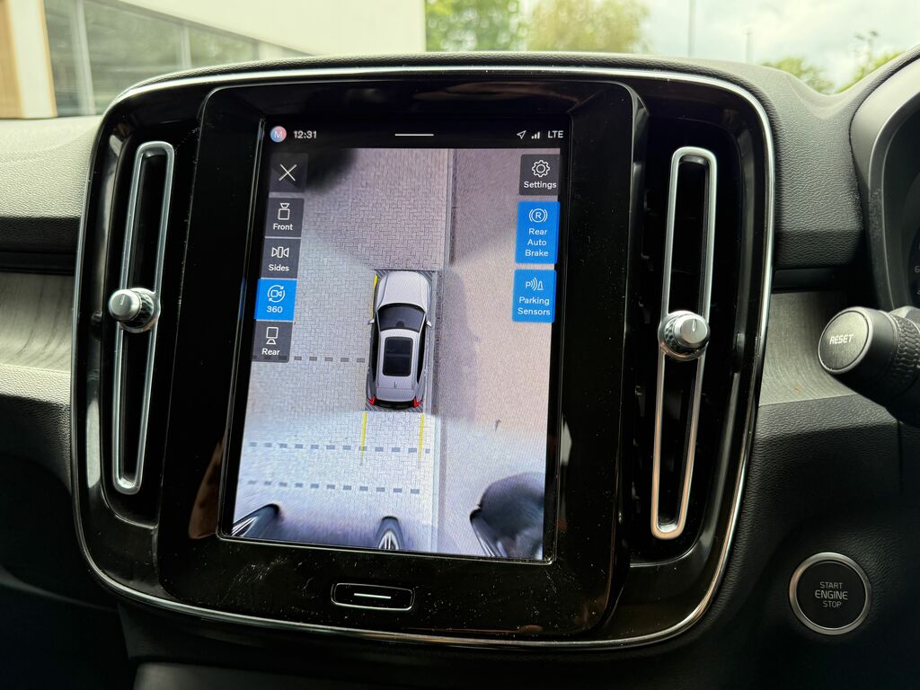 Volvo XC40 Plus Black #4