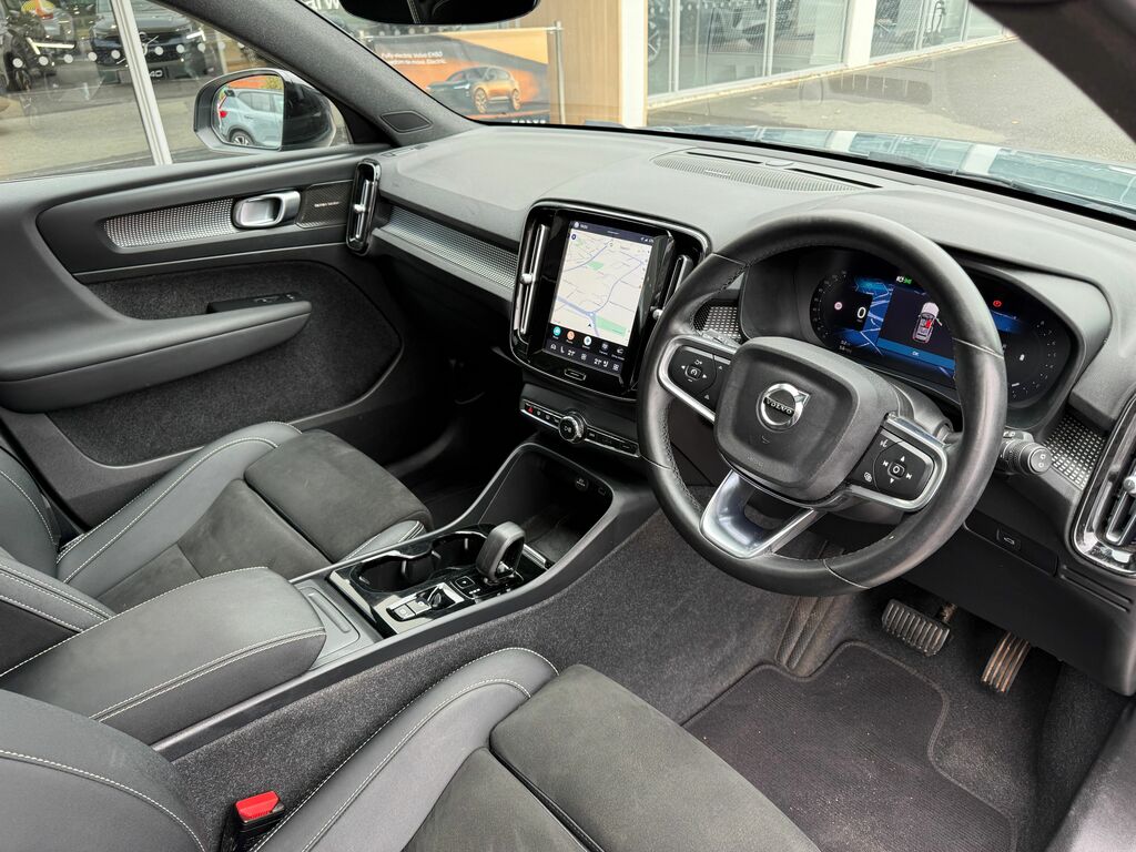 Volvo XC40 Ultimate Black #6