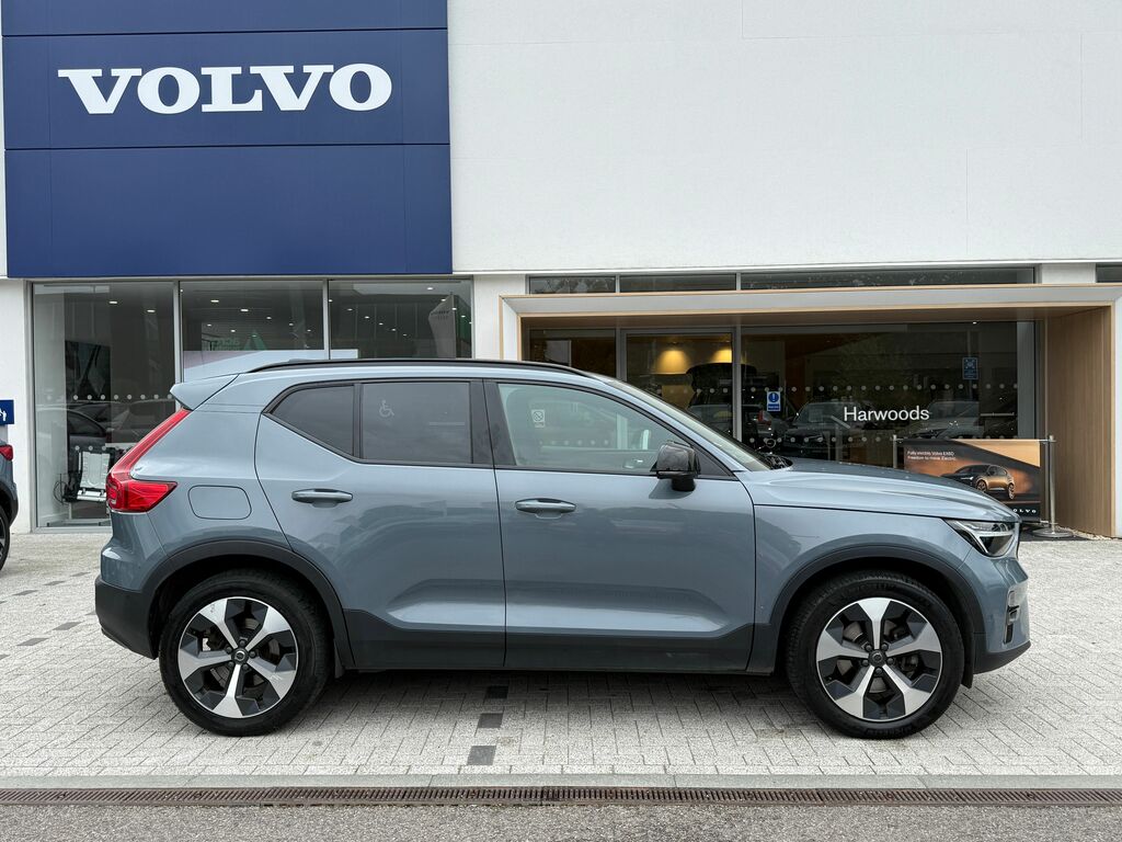Volvo XC40 Ultimate Black #2