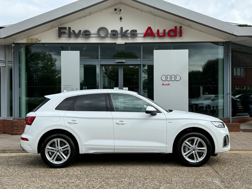 Audi Q5 S Line Black #2