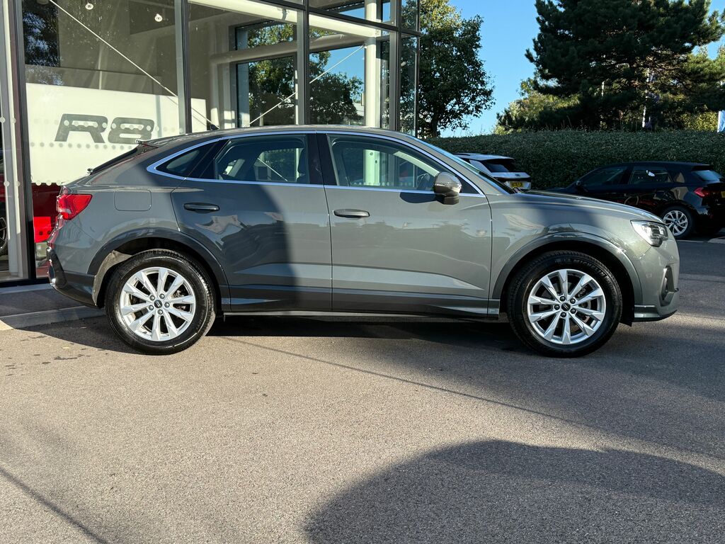 Audi Q3 Sport Black #2