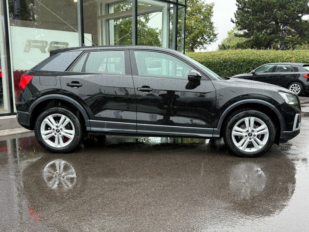 Audi Q2 Sport Black #2
