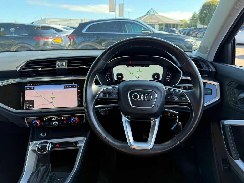 Audi Q3 Technik Black #6