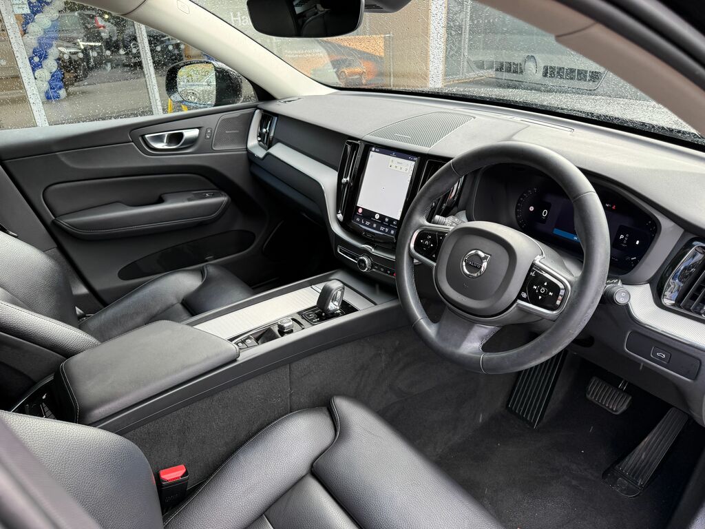 Volvo XC60 Plus Black #6