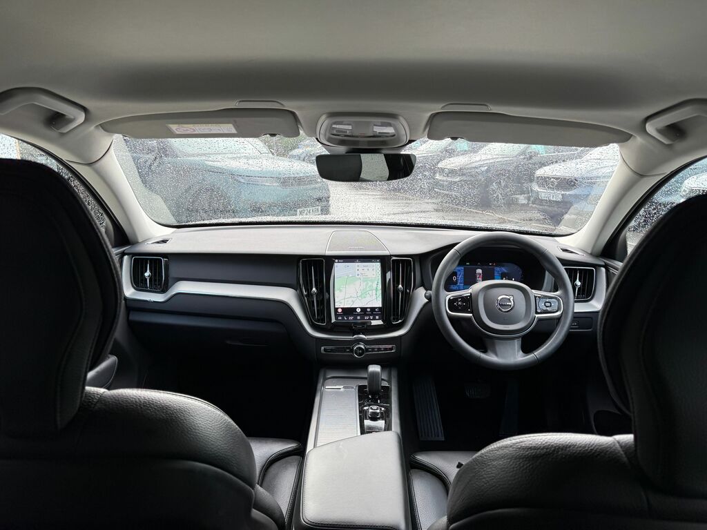 Volvo XC60 Plus Black #3
