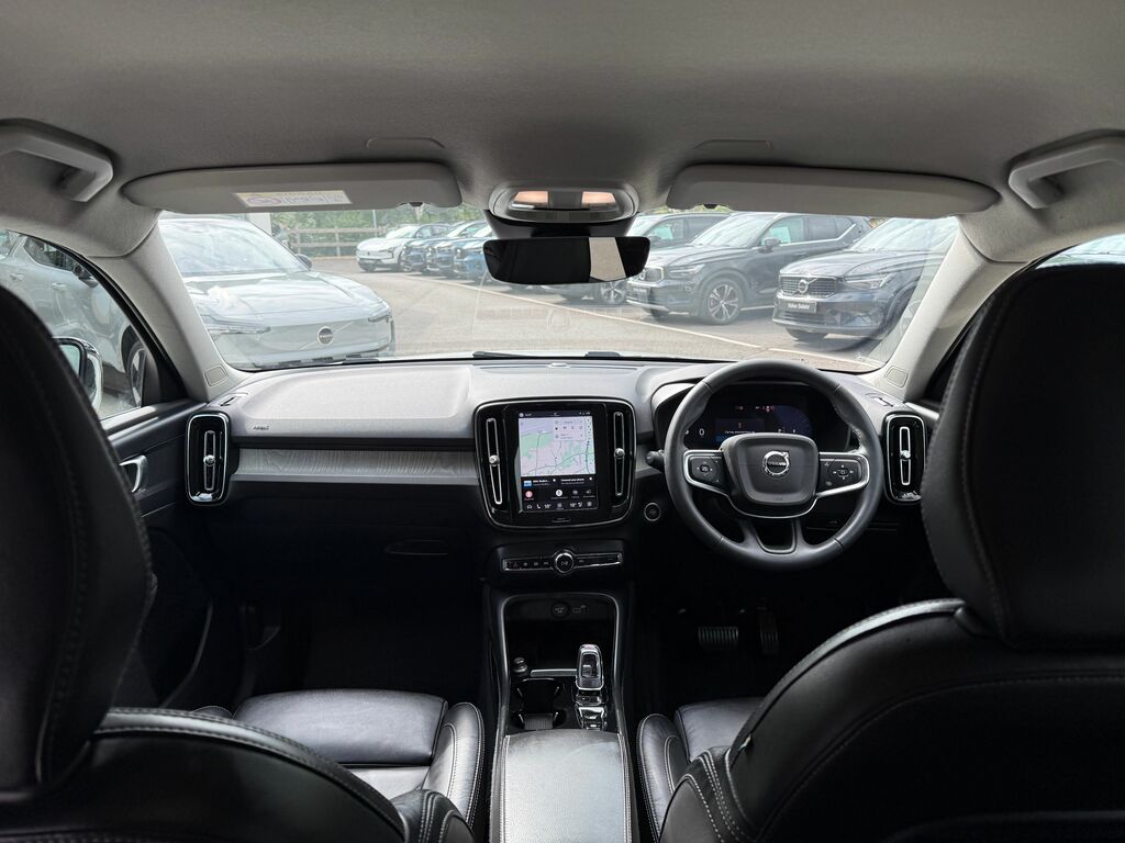 Volvo XC40 Plus Black #3