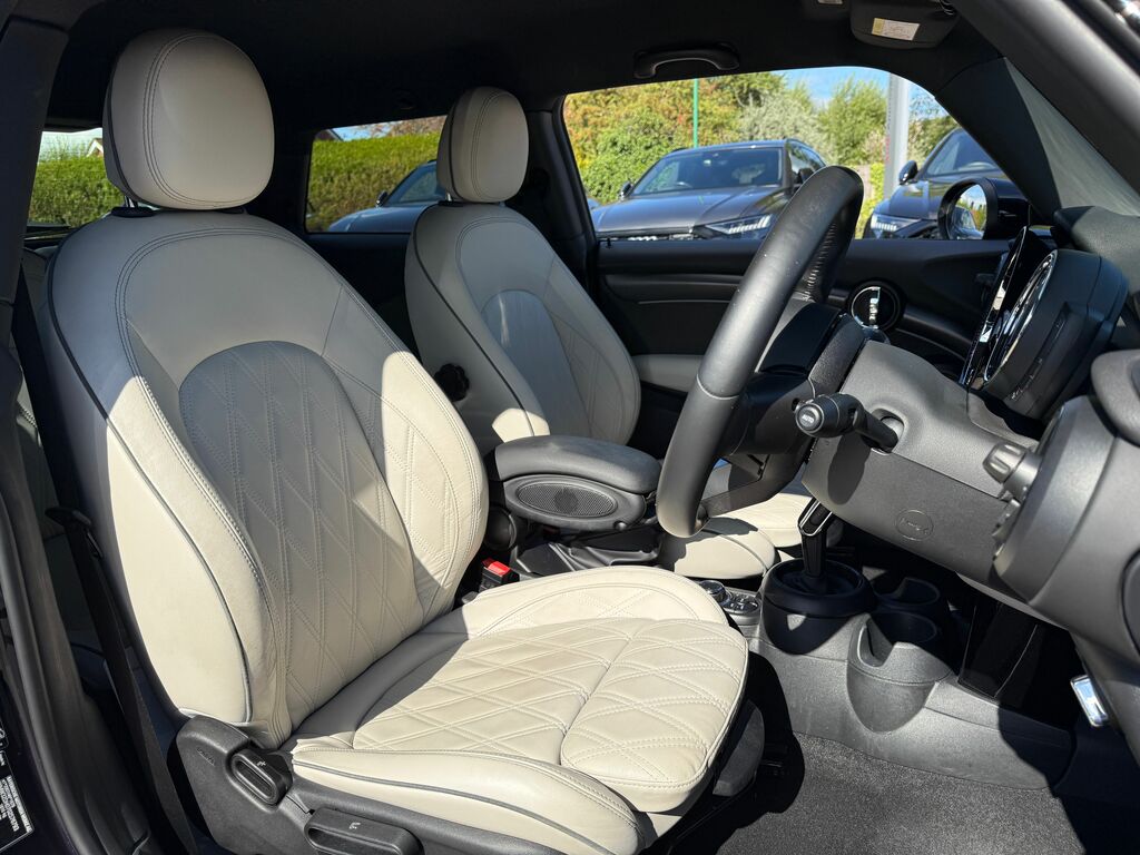 Mini Hatch 1.5I 136 Ps Cooper Exclusive Hatch Blue #21