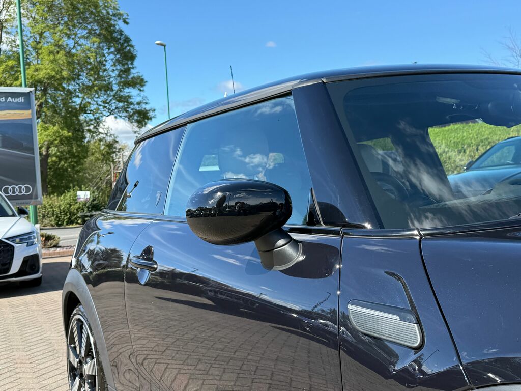 Mini Hatch 1.5I 136 Ps Cooper Exclusive Hatch Blue #37