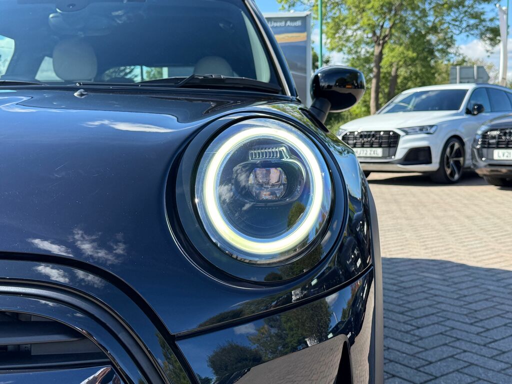 Mini Hatch 1.5I 136 Ps Cooper Exclusive Hatch Blue #40
