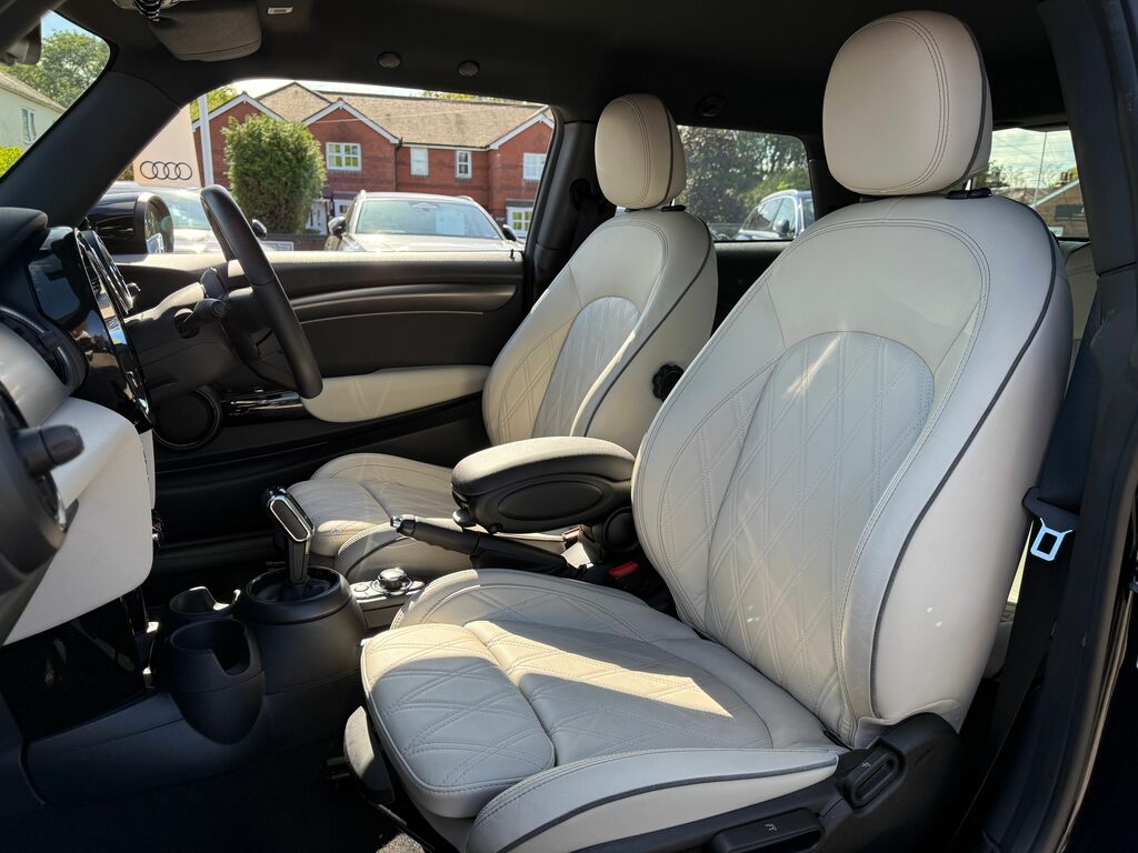 Mini Hatch 1.5I 136 Ps Cooper Exclusive Hatch Blue #24