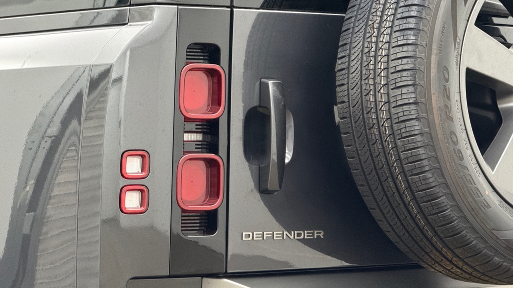 Land Rover Defender 130 X-dynamic Hse Grey #19