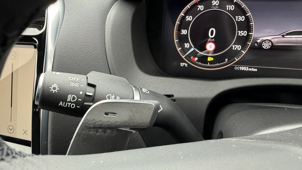 Jaguar XE R-dynamic Se Black Grey #37