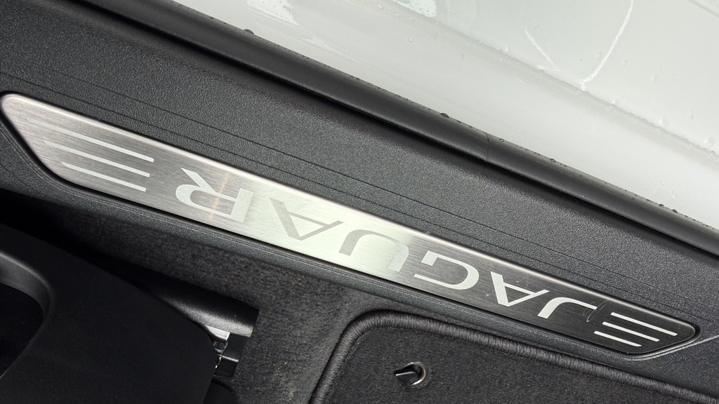 Jaguar XE R-dynamic Se Black Grey #49