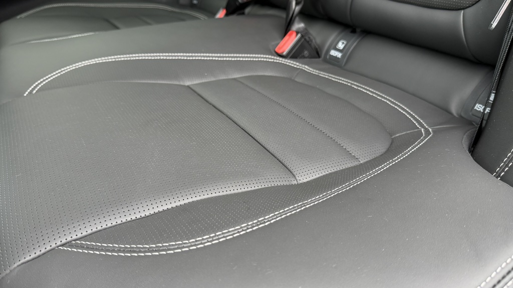 Jaguar XE R-dynamic Se Black Grey #56