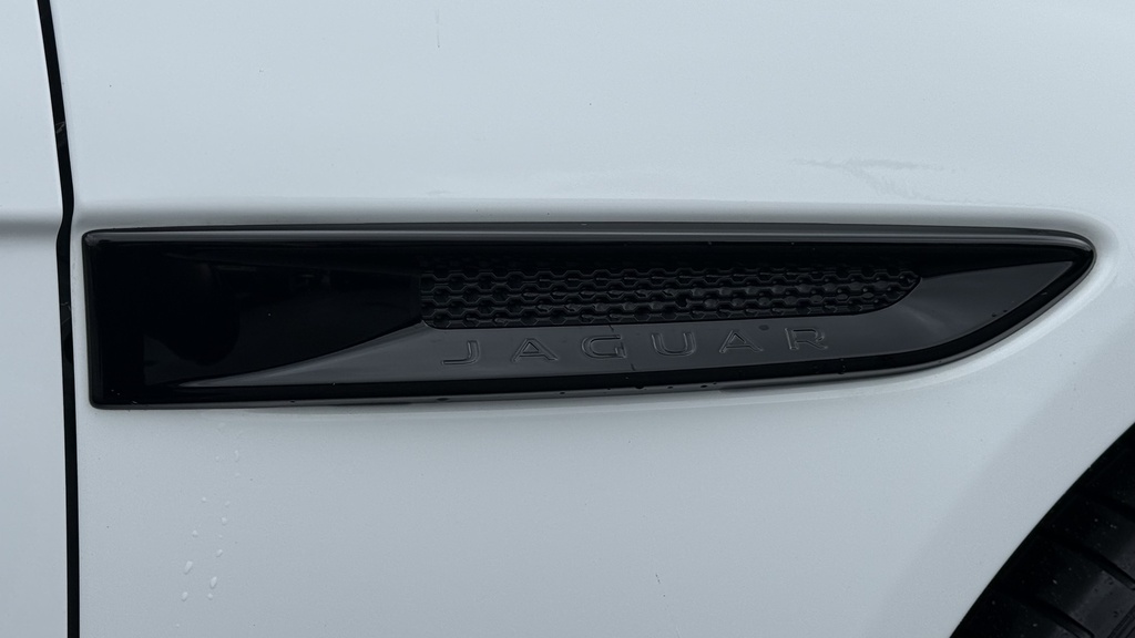 Jaguar XE R-dynamic Se Black Grey #19