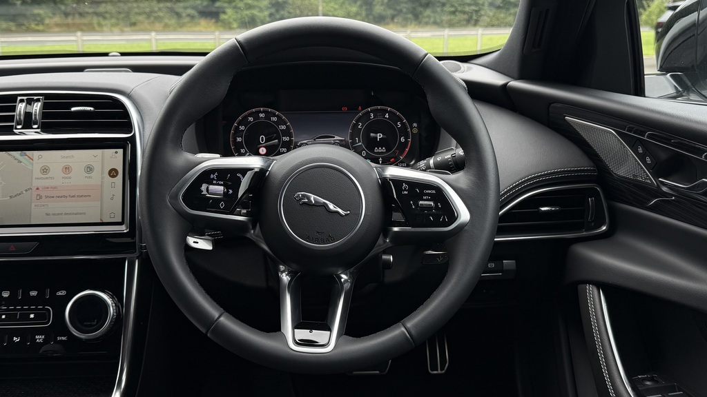 Jaguar XE R-dynamic Se Black Grey #14