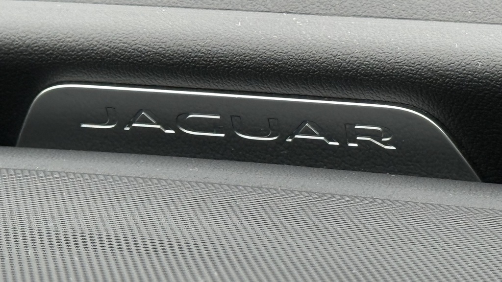 Jaguar XE R-dynamic Se Black Grey #41